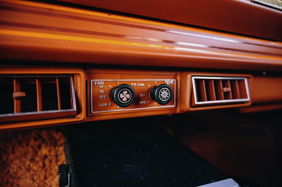 Детали интерьера Jeep Cherokee Laredo (SJ) 1983 года  (фото 59 из 78)